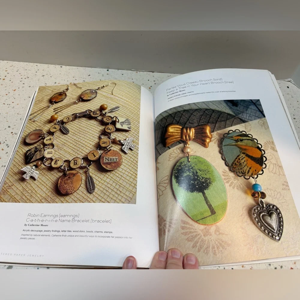 Altered Paper Jewelry by Jenn Mason – Craft‎ Book